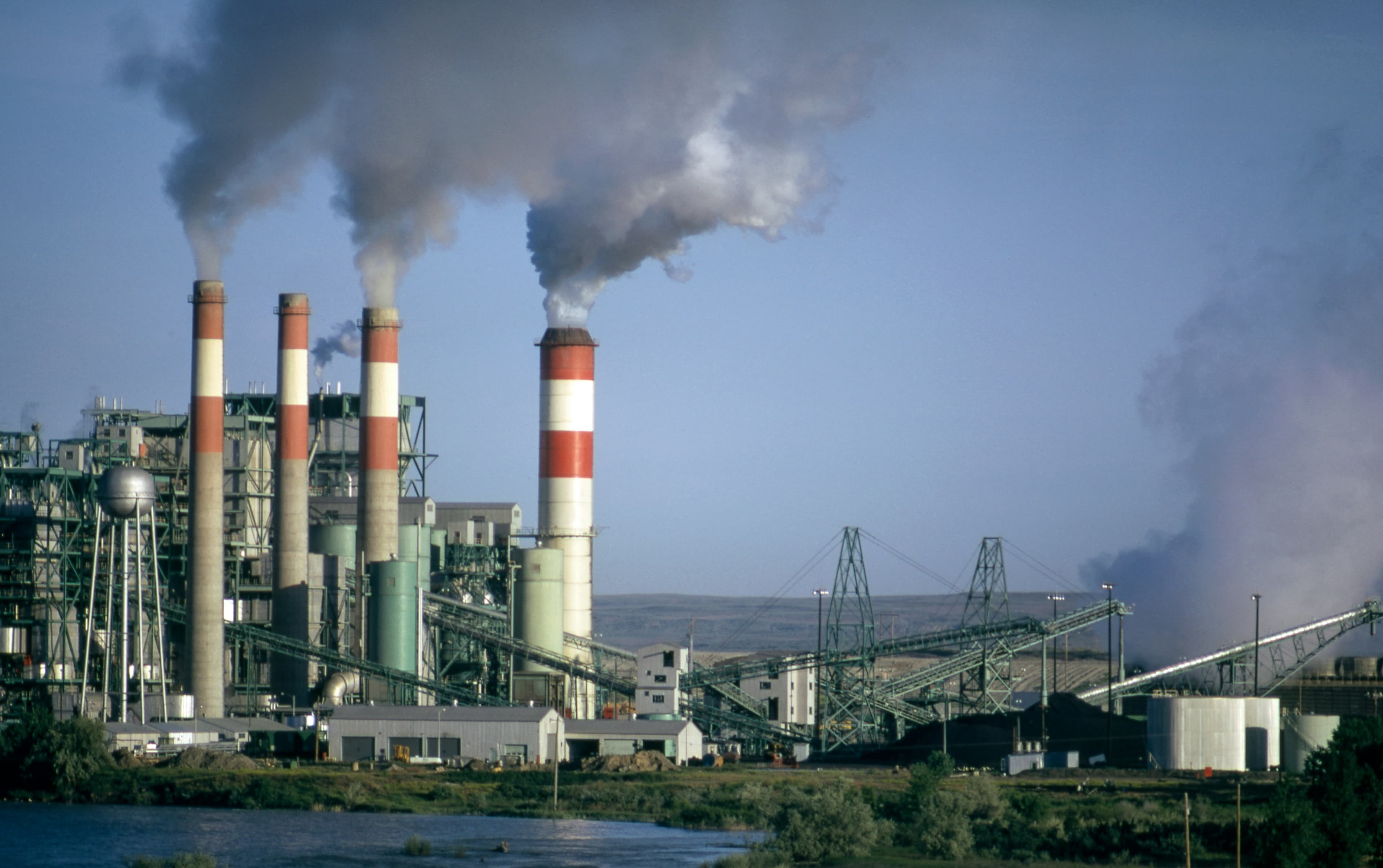 Ethane Crackers vs Naphtha Crackers: The Competitive Structure Driving US Chemical Exports