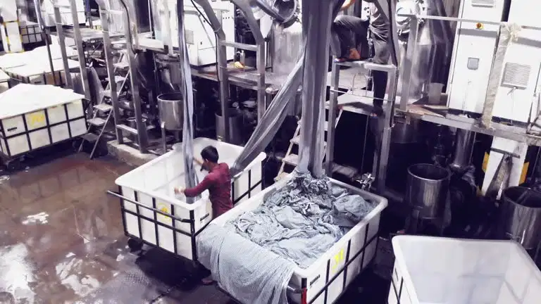 टेक्सटाइल केमिकल्स: फास्ट फैशन सप्लाई चेन एडजस्ट के रूप में बांग्लादेश और वियतनाम की मांग बनी रहती है